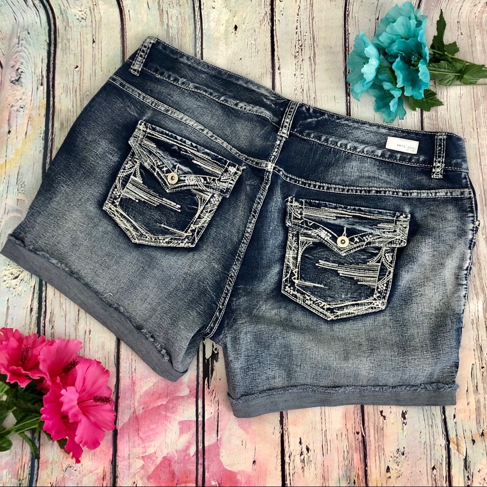 Ariya Jean Shorts - Picture 2 of 3
